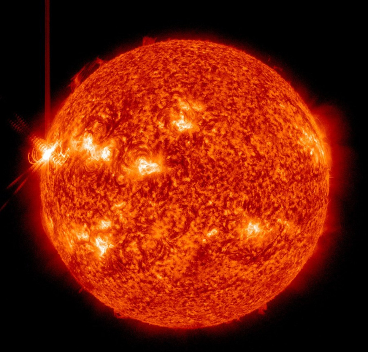 NASA legde op 14 mei 2013 een zonnevlam vast. Beeld AFP