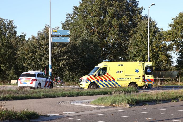 Een fietsster is zondagmiddag gewond geraakt bij een ongeluk op de rotonde bij de Nieuwe Eerdsebaan en de Edisonweg in Schijndel.