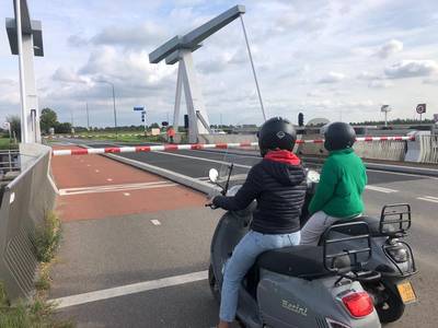 Gevloek, getier én berusting bij zoveelste storing aan Macharense brug