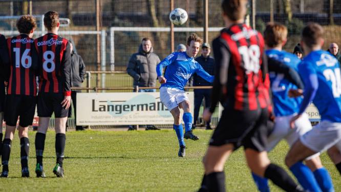 Puntenregen over de blauwe regenponcho's van DSE: ‘Het vertrouwen van de supporters is te voelen’