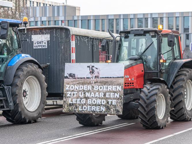 Boerenprotest voor deuren van provinciehuis Drenthe
