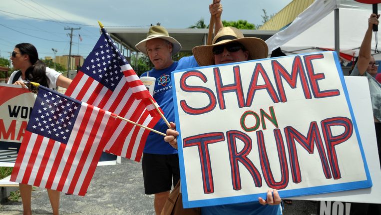 Tegenstanders van Donald Trump in Miami. Beeld AFP