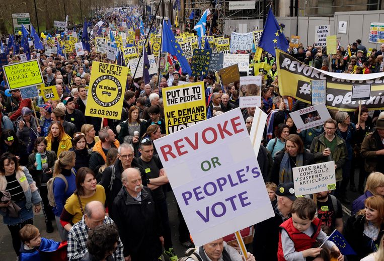 Demonstranten tijdens het anti-brexitprotest in Londen afgelopen zaterdag. Beeld AP