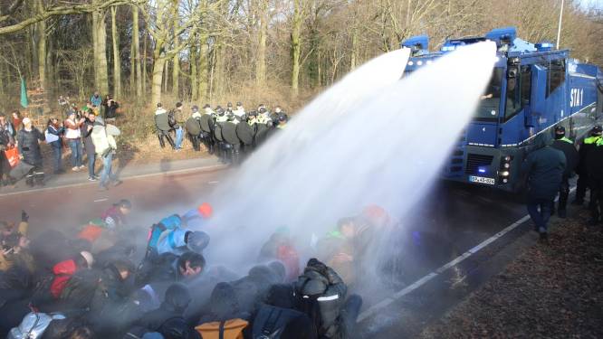 Van Zanen: gebruik van waterkanonnen bij A12-demonstratie was ‘noodzakelijk en gerechtvaardigd’