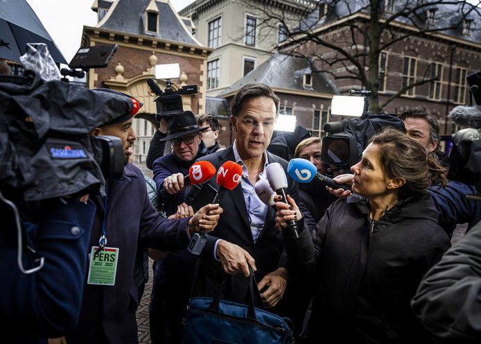 Premier Mark Rutte komt aan op voor het gesprek over de uitslag van de Provinciale Statenverkiezingen.