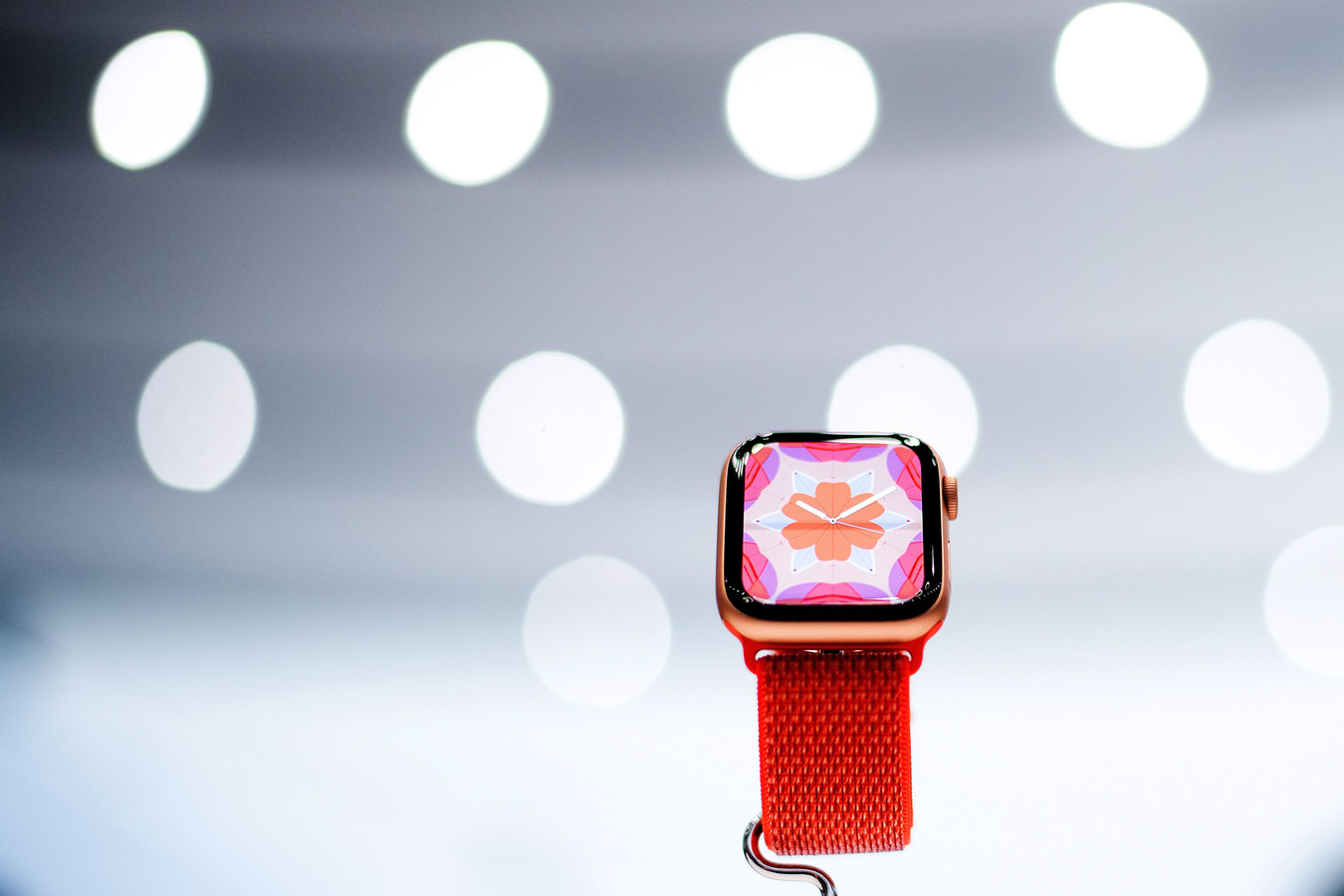 Nieuwe Apple Watch kan hartproblemen opsporen en belt ambulance wanneer je valt Foto hln.be
