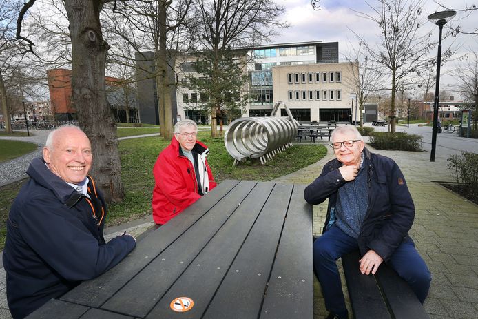 Drie oud-NHTV-collega's, vlnr. Job Zeedzen, Jan Bijleveld en Koert de Jager halen herinneringen op over hun tijd met Giel Venema.