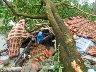 Zeker 106 doden door cycloon: vrees voor enorme verspreiding coronavirus na massa-evacuatie India
