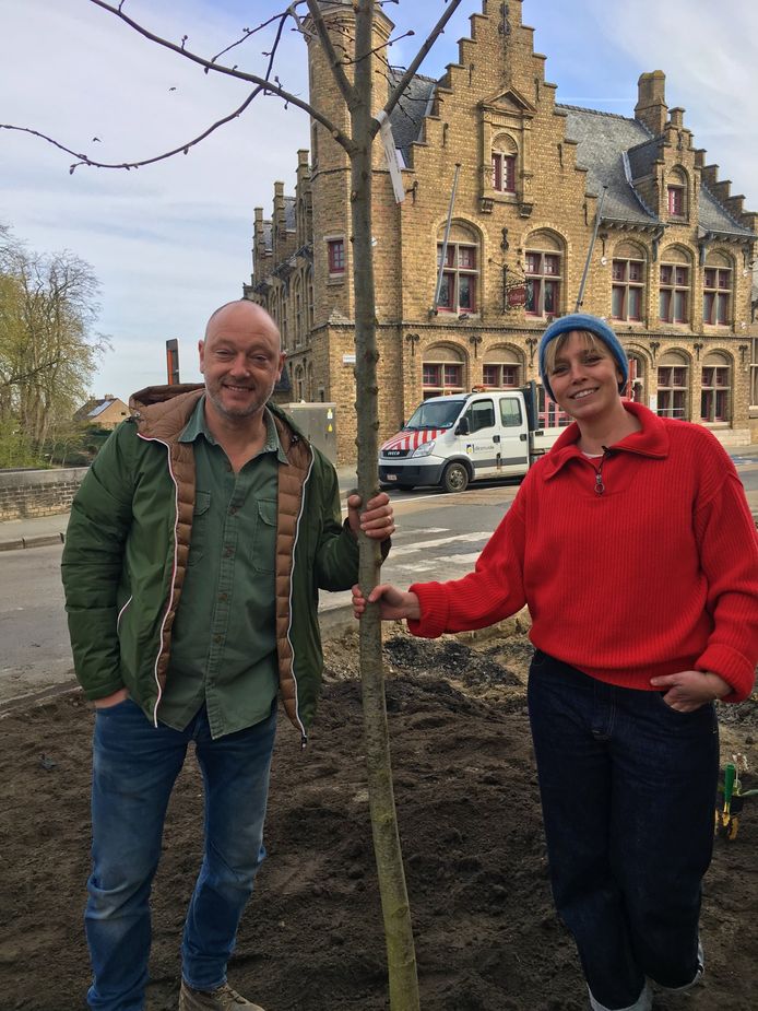 Gezichten van de Week van de Bij Dominique Persoone en Britt van Marsenille kwamen al eens op inspectie in Diksmuide