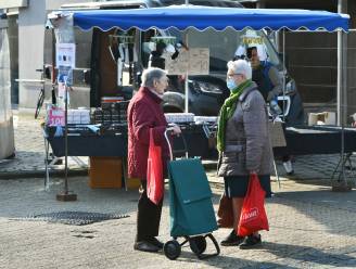 Marktkramers strijken neer aan rusthuis Rozenberg
