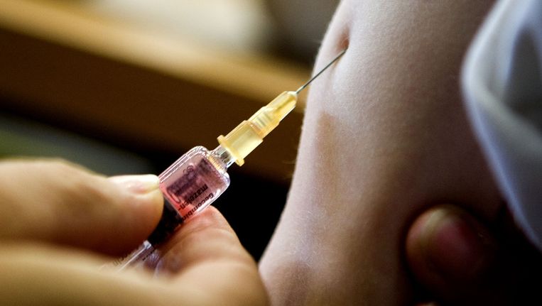 Een kind wordt gevaccineerd tegen onder andere mazelen Beeld Archieffoto ANP