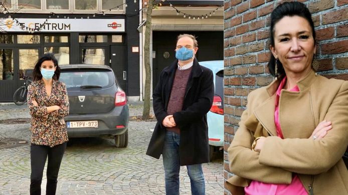 links: Nadia Sminate en Bart Van Doren, leden oppositie N-VA, rechts: brugemeester Conny Moons (LDW)