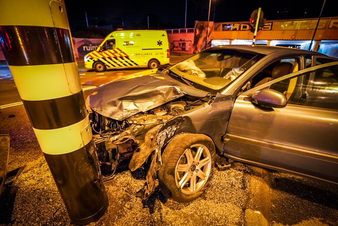 De auto is zwaar beschadigd geraakt.