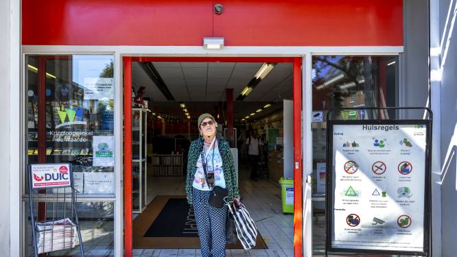 Concetta (70) komt met een tas vol de kringloopwinkel uitgelopen, maar ze heeft niet gevonden wat ze zocht