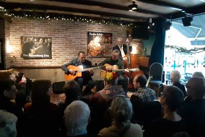 Stochelo Rosenberg, de ‘Mount Everest van de gipsyjazz’ speelt weer op zijn gitaar in Gerwen