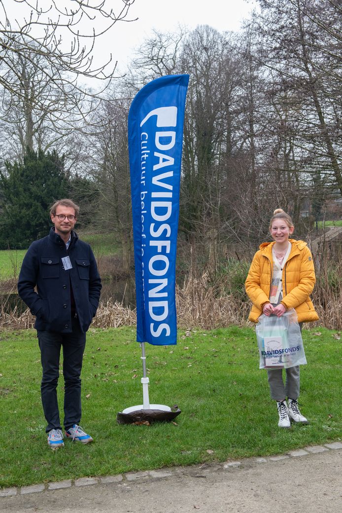 Amy Bollaert van 2PU1 van Park Uniek won opnieuw de junior Journalist -wedstrijd van het Davidsfonds van Tielt