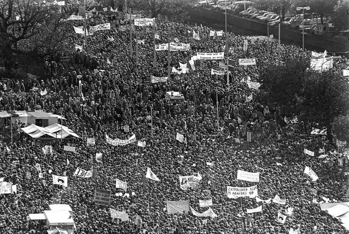 Zaterdag 29 oktober 1983: Het Malieveld stroomt vol.