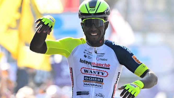 Biniam Girmay na historische zege: “Dit is ongelofelijk, maar nu ga ik weer naar huis om de Giro voor te bereiden”