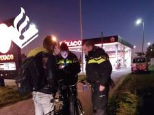 Fietsers zonder licht op de bon geslingerd