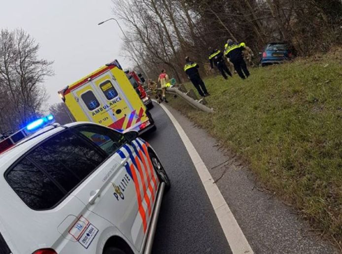 Een auto is uit de bocht gevlogen. De politie maakte dat afgelopen jaar regelmatig mee op Goeree-Overflakkee.