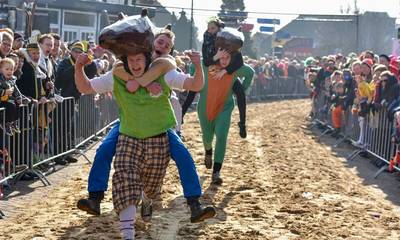 Jaar na de windvlaag en gewonden: Opblaasbare finishboog moet voor veilige Knakworstrennen zorgen