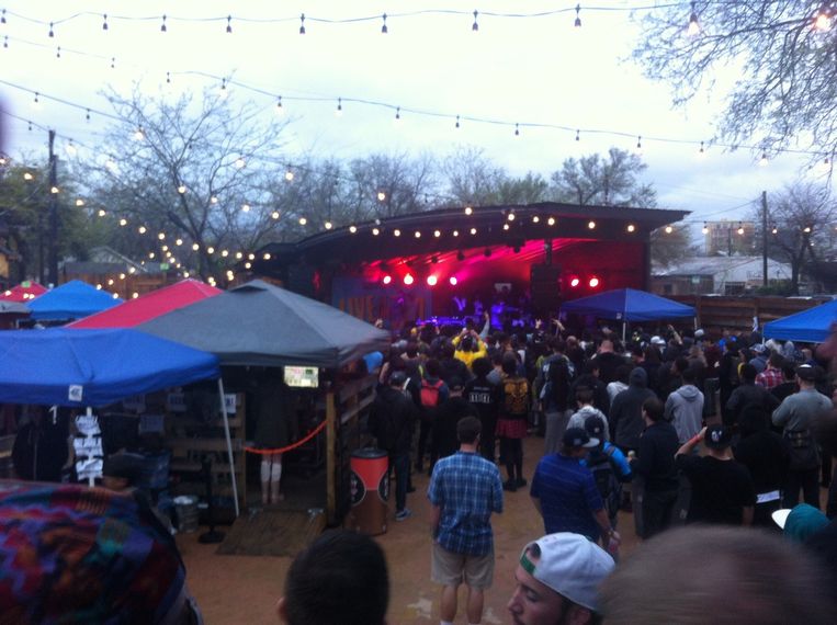 Het Scoot Inn-podium op SXSW Beeld Gijsbert Kamer