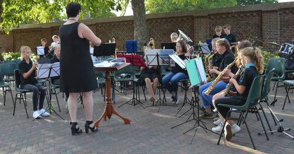 Flinke dreunen en gevoelige tonen tijdens wijkconcert Lithse Fanfare - BD.nl