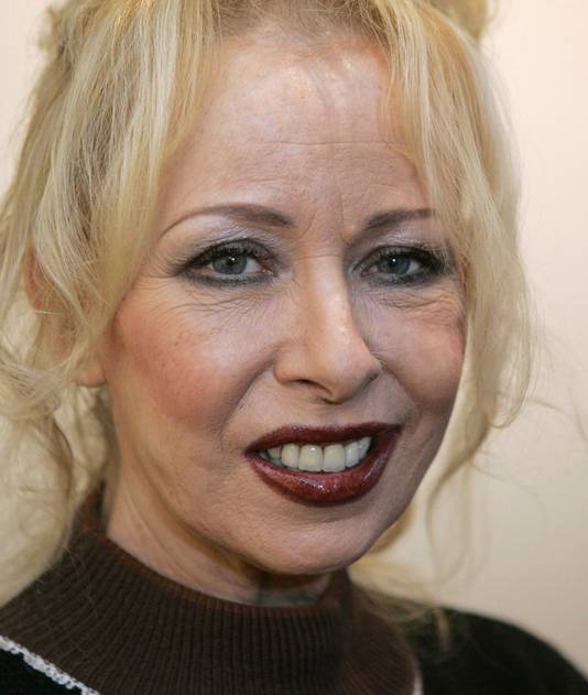 Overlever Bonnie St Claire Is Geen Vrouw Van Regels Sterren Ad Nl [ 631 x 534 Pixel ]