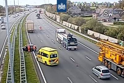 Klein uur vertraging op A50 bij Valburg na aanrijding tussen auto en vrachtwagen