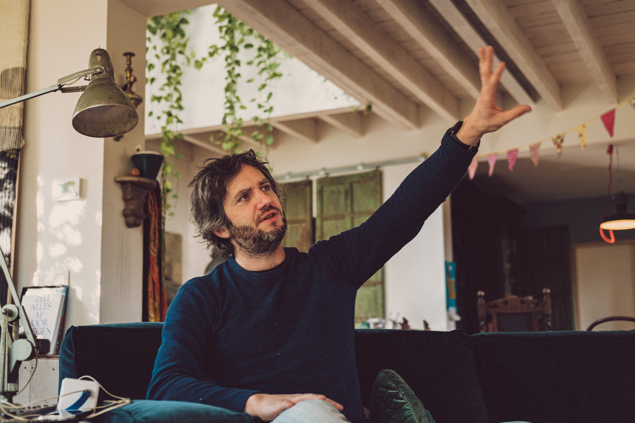 Lieven Scheire: ‘Raakt de DNA-test wijdverspreid, dan zullen 110.000 Belgen ontdekken 
dat ze van een andere vader zijn.’ Beeld Wouter Van Vooren