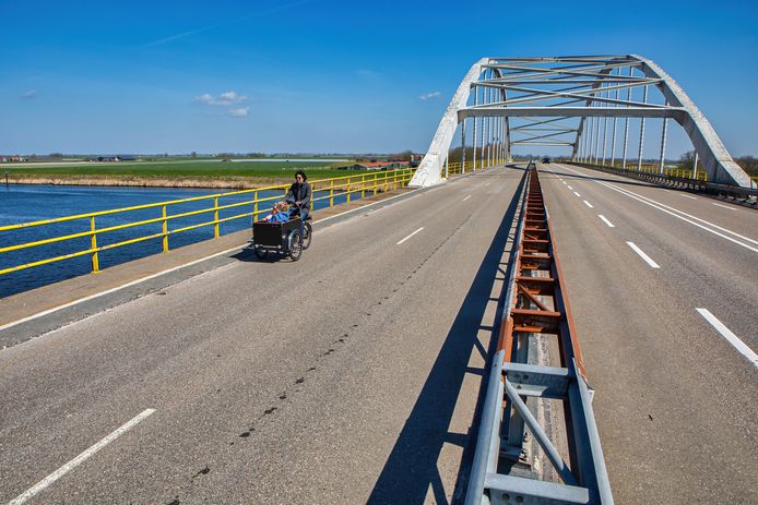 Ook de Slaakbrug bij Sint Philipsland krijgt klein onderhoud, terwijl eigenlijk groot onderhoud nodig is.