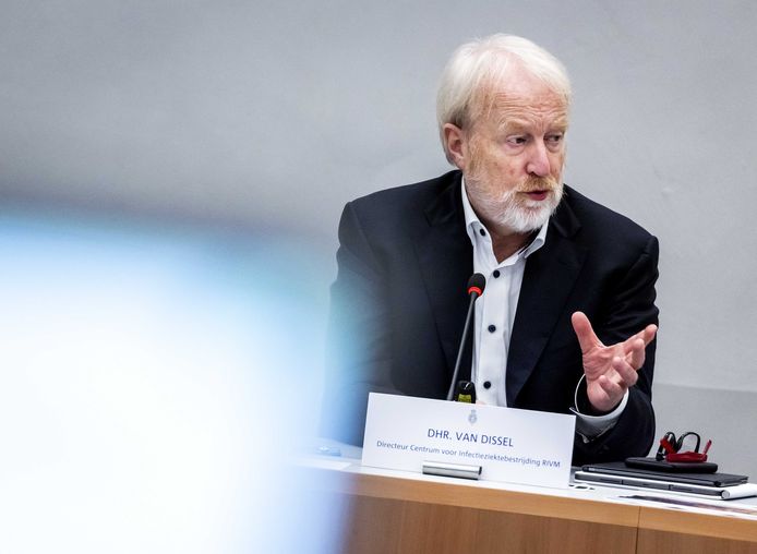 Jaap van Dissel, directeur van het Centrum Infectieziektebestrijding van het RIVM, praat de Tweede Kamer bij tijdens een technische briefing over de ontwikkelingen rond het coronavirus.