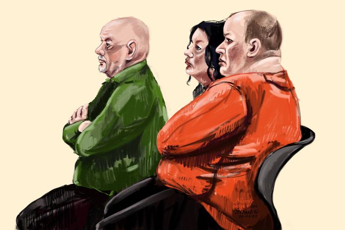 Drie van de vijf verdachten in de omvangrijke witwaszaak verschenen dinsdag voor de rechter. Links hoofdverdachte Marinus van B. (67).