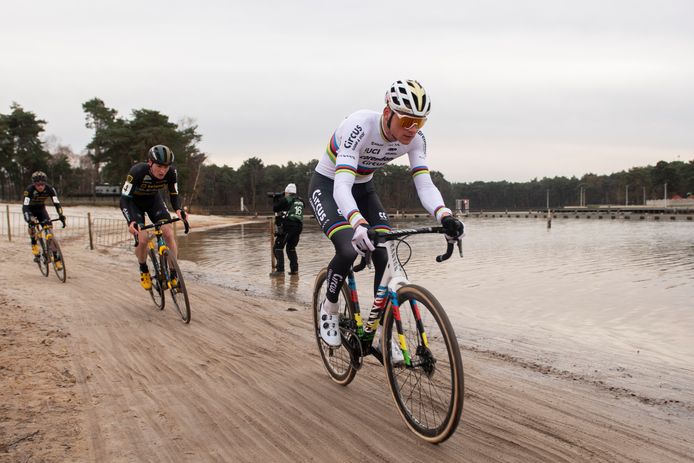 Succes Van Van Der Poel Heeft Zijn Prijs Hij Mag Ook Aan Ons Denken Wielrennen Bndestem Nl