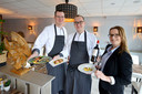 De crew van Hooked Seafood & More in Nijverdal