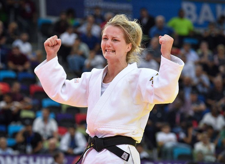 Judoka Juul Franssen viert de winst op Duitse Martyna Trajdos waarmee ze de bronzen medaille verovert.
 Beeld AFP