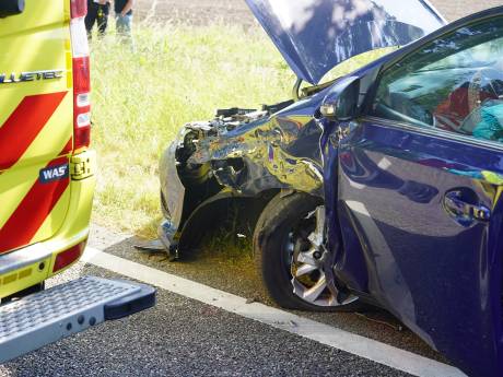 Twee auto’s betrokken bij botsing in Gilze, twee mensen gewond