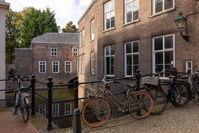 Oude Apotheek en Regentenhuis, bestemd voor woningbouw en kleine horeca.