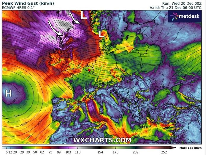 Op de noordelijke Noordzee staat er tijdens de ochtend al een stormachtige wind tot zelfs stormwind uit het westen tot noordwesten met windstoten tot 130 km/u