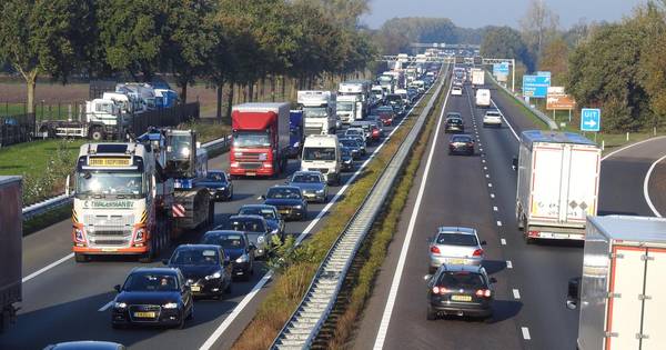 File op A58 tussen Tilburg en Best door ongeluk.