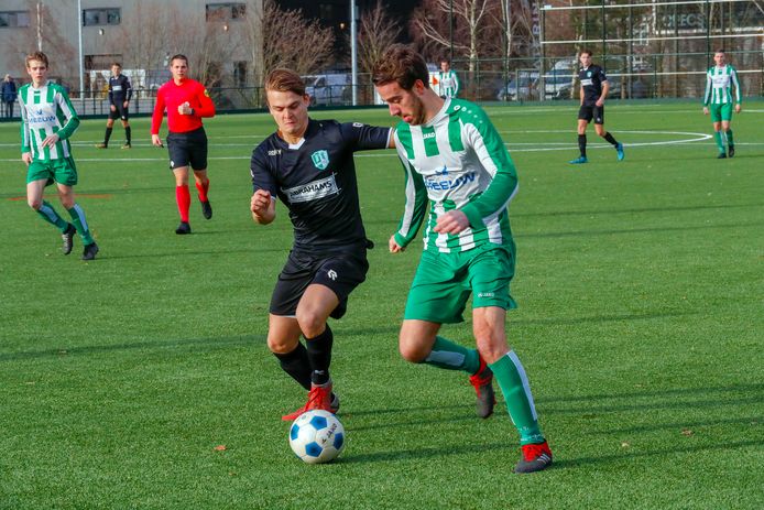 Fons Meeuwis (rechts) maakte drie doelpunten voor Oirschot Vooruit tegen Gestel.