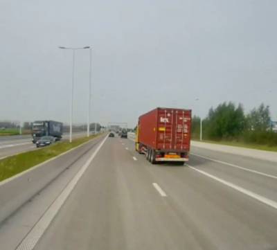 KIJK. Trucker rijdt andere vrachtwagen bijna van weg af nadat hij wordt ingehaald op Antwerpse snelweg