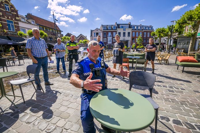 Wat wel ter sprake kwam bij de gemeente Boxtel? Het terrassenbeleid in tijden van corona. Gisteren werd er al geoefend met de 1,5 metermaatregelen op de Boxtelse Markt.