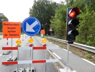 Beurtelings verkeer en tijdelijke verkeerslichten op Donk door nutswerken