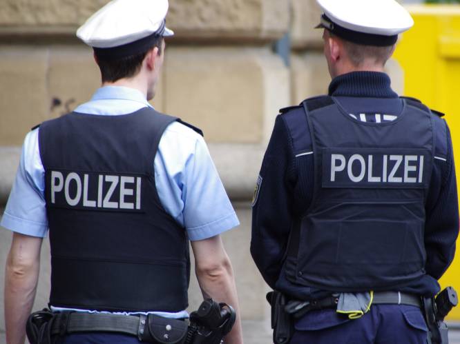 Dieven vermomd als politieagenten bestelen buitenlandse toeristen in Duitsland