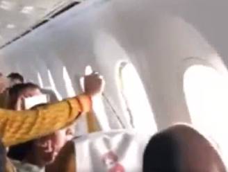 Passagiers in paniek als raam van vliegtuig plots loskomt tijdens vlucht