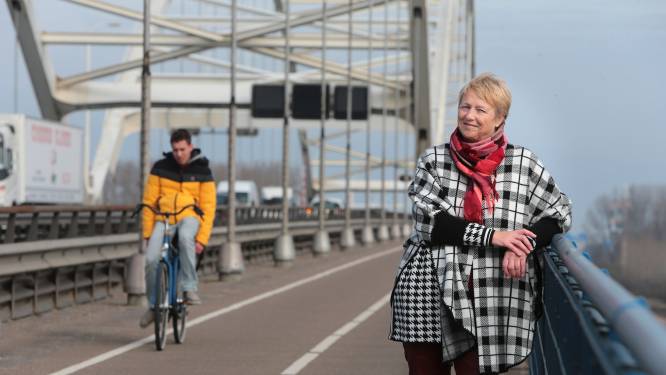 De Merwedebrug is 60 jaar oud. Agnes (64) was bij de opening: ‘Keihard staan zwaaien met mijn vlaggetje’