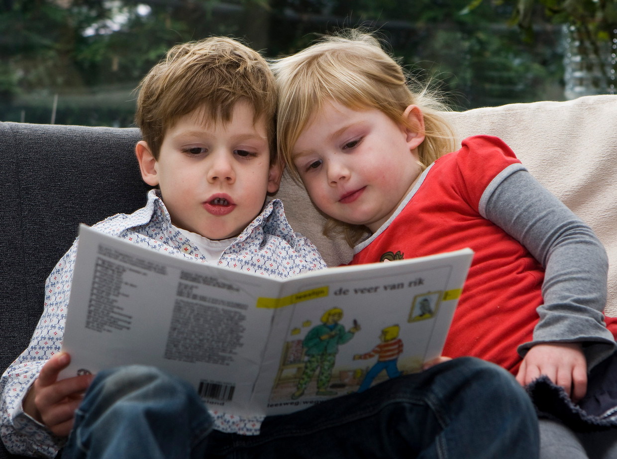 Kinderen lezen tijdens Nationale Voorleesdagen. Beeld ANP XTRA