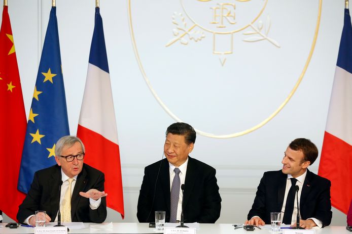 Van links: Europees Commissievoorzitter Juncker, Chinees president Jinping en Frans president Macron