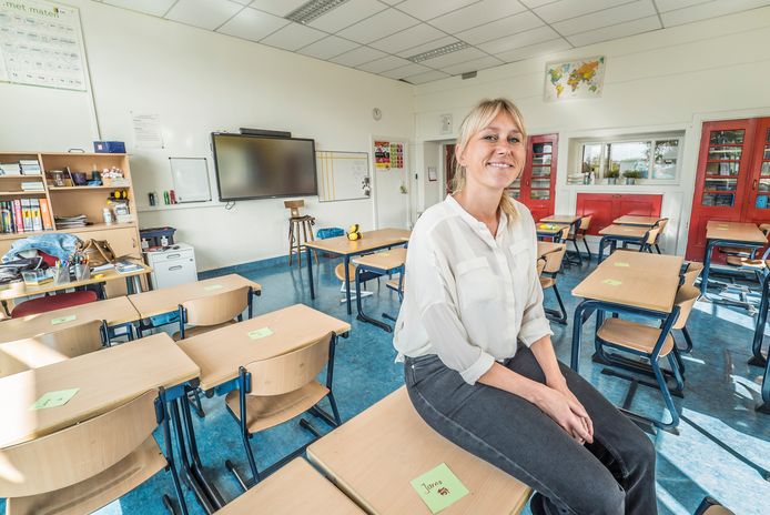 Eline Klooster op haar 40ste als juf op basisschool De Poort.